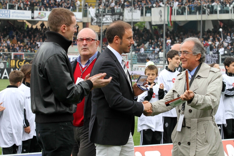 nella foto Campedelli allenatore del Cesena e il Prof. Dino Amadori Direttore Scientifico dell'IRST